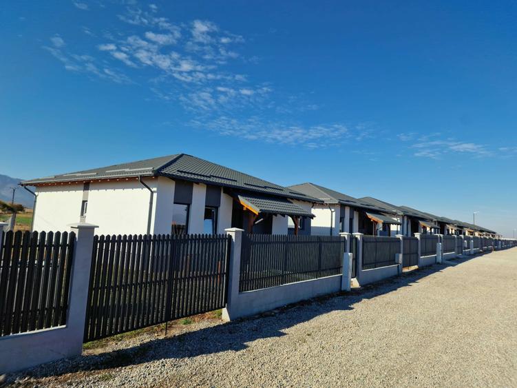 Casă cu 4 camere în Tărlungeni