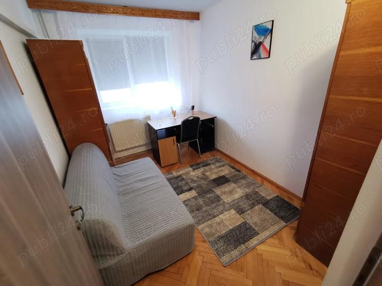 Apartament cu 3 camere decomandat în Exterior Vest