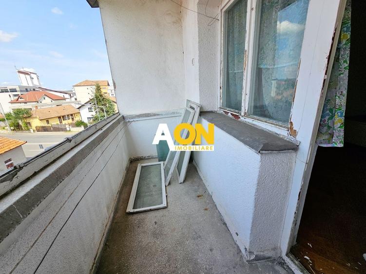 Apartament cu 3 camere decomandat în Cetate