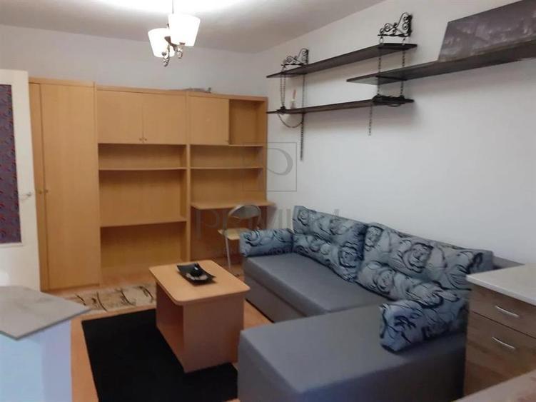 Garsonieră decomandată, mobilată în Lunei