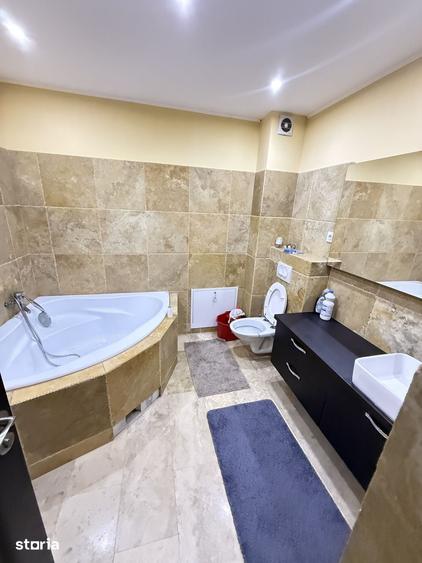Apartament cu 4 camere semidecomandat în Florești