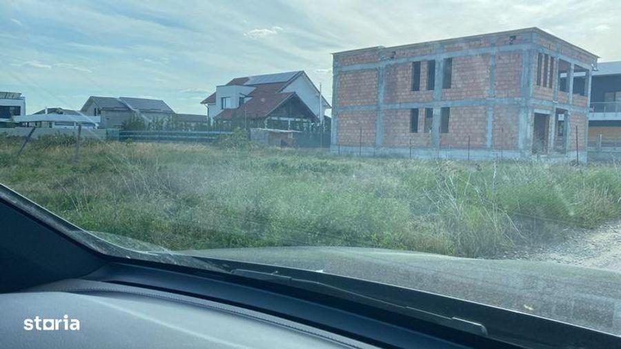 Teren de 634 mp, în Vânători