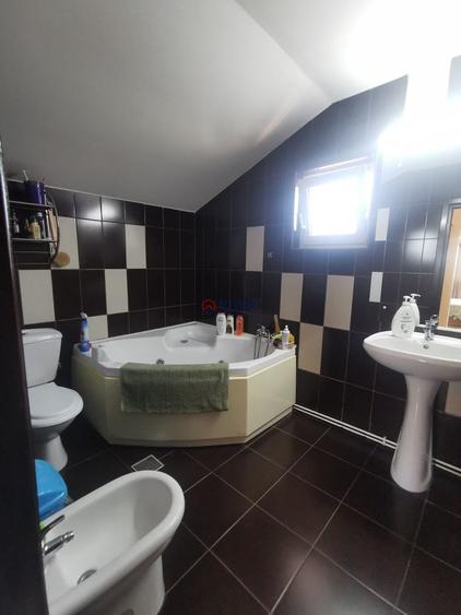 Casă cu 3 camere decomandat cu Canalizare în Agigea