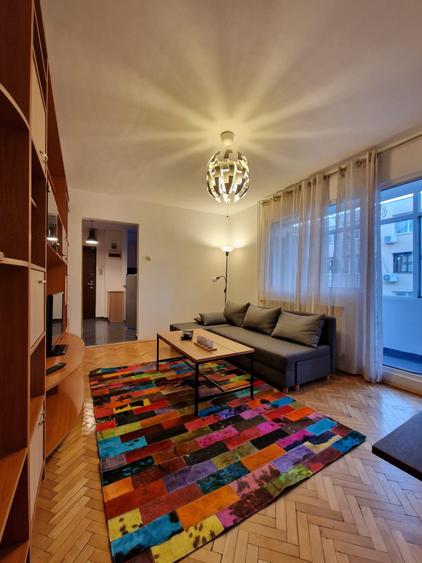 Apartament cu 3 camere semidecomandat în Titan