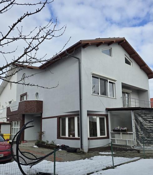 Casă cu 6 camere cu Canalizare în Ultracentral