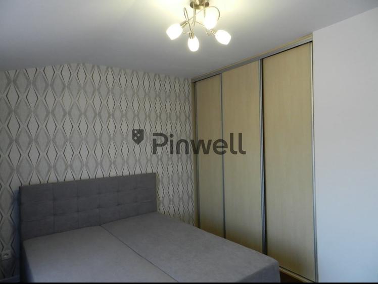 Apartament cu 3 camere semidecomandat, mobilat în Central