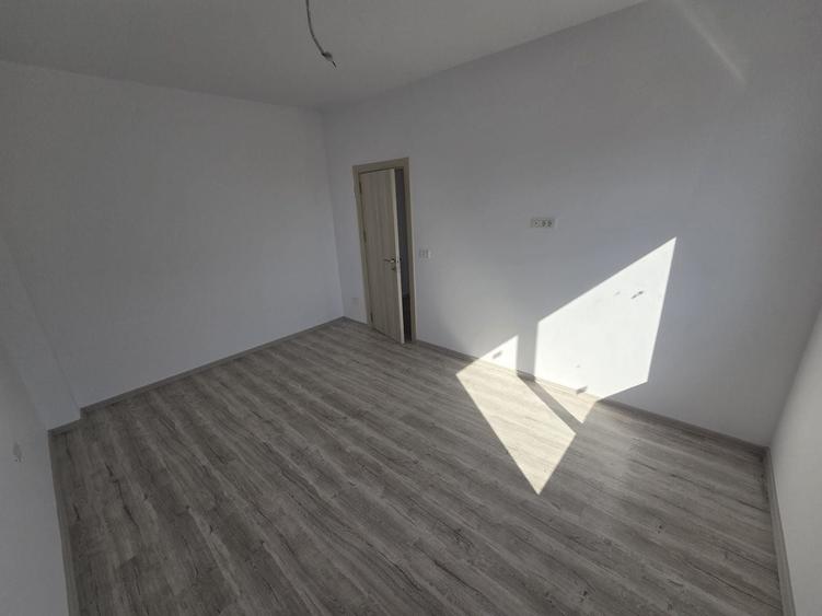 Apartament cu 2 camere decomandat în Girocului