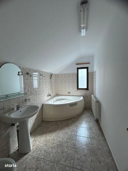Casă cu 4 camere cu Teren 300 Mp în Central