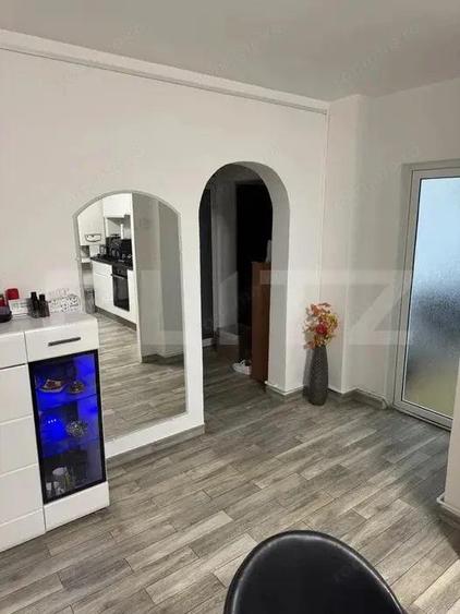 Apartament cu 3 camere decomandat în Astra