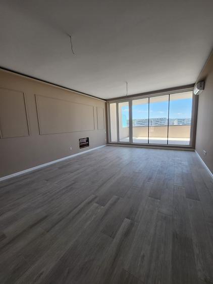 Penthouse cu 3 camere semidecomandat în Florești