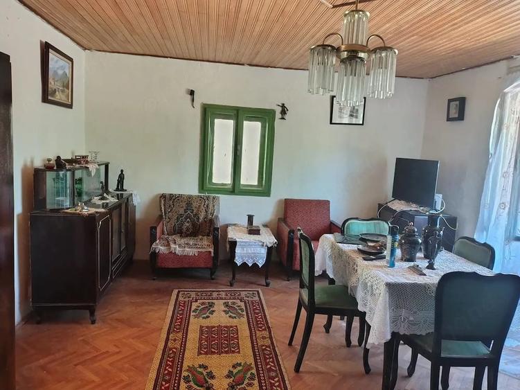 Casă cu 4 camere cu Teren 1700 Mp în Chisindia