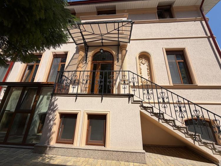 Casă cu 3 camere cu Teren 80 Mp în P-ța Victoriei