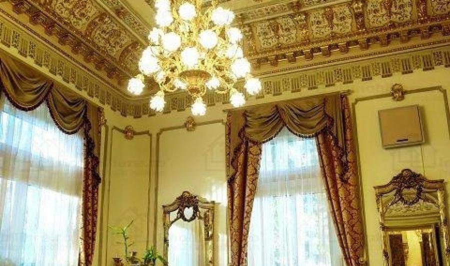 Casă cu 17 camere cu Teren 1000 Mp în P-ța Romană