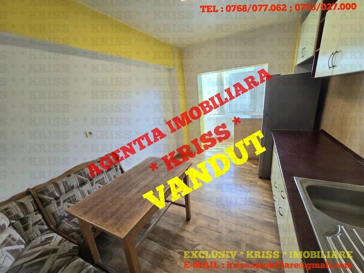 Apartament cu 3 camere decomandat în Găvana