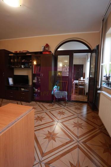 Casă individuală cu 5 camere cu Garaj în Central