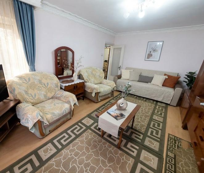 Apartament cu 2 camere decomandat în Far