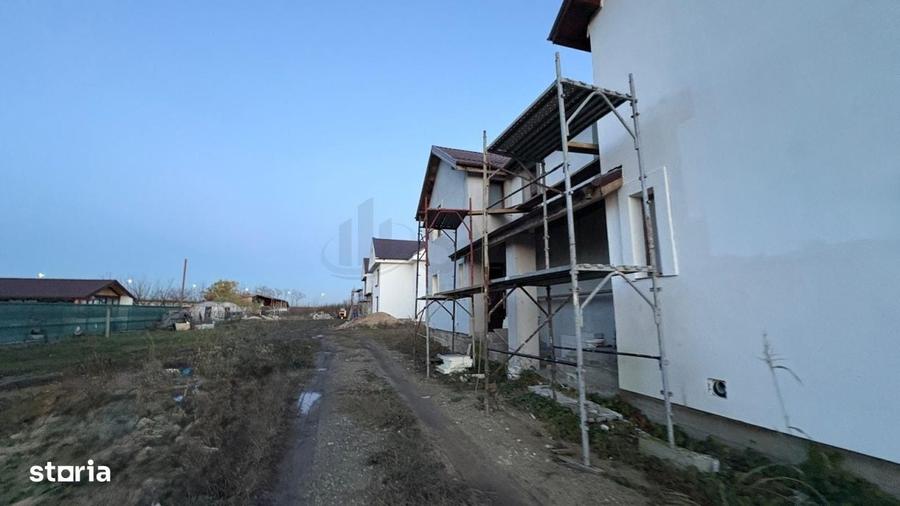 Casă cu 4 camere în Dimieni