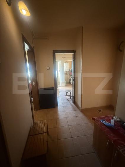 Apartament cu 3 camere decomandat, mobilat în Micro 6