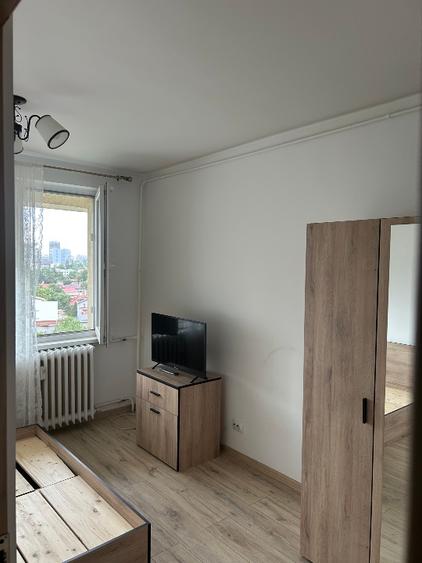 Apartament cu 3 camere semidecomandat în Doamna Ghica