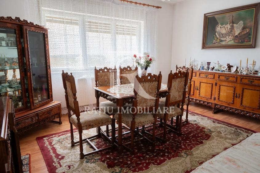 Apartament cu 4 camere decomandat în Central