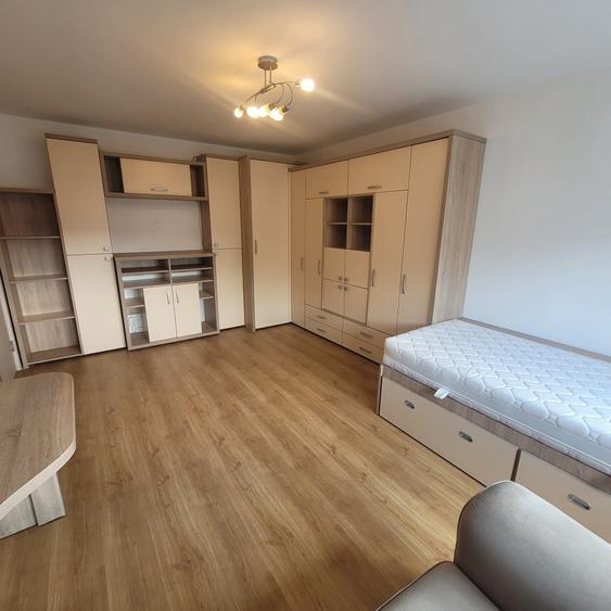 Apartament cu 3 camere decomandat în Centrul Civic