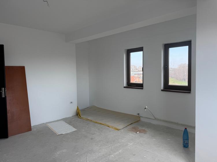 Apartament cu 2 camere decomandat în Km 5