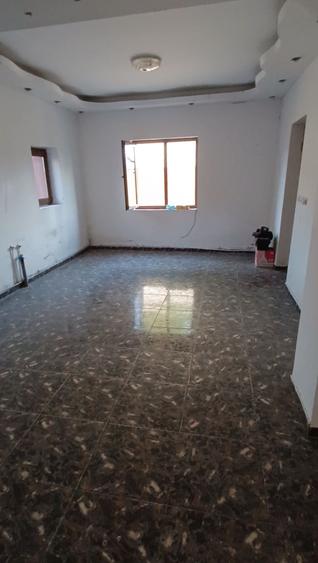 Casă cu 4 camere în Gămănești