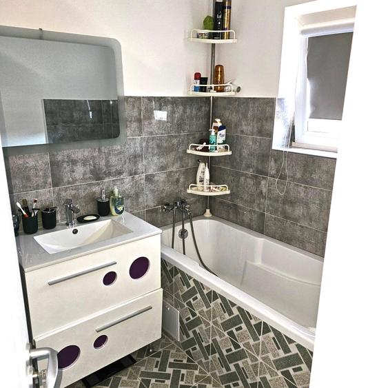 Casă cu 4 camere cu Canalizare în Titan