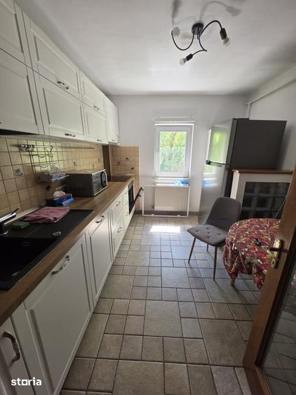 Apartament cu 4 camere decomandat în Colentina