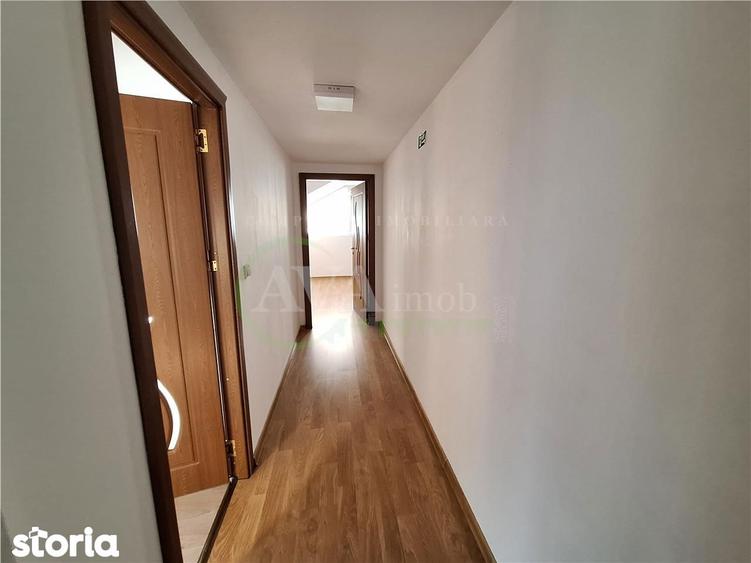 Casă cu 6 camere cu Teren 400 Mp în Central