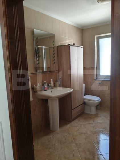 Casă individuală cu 5 camere cu Garaj în Halmeu