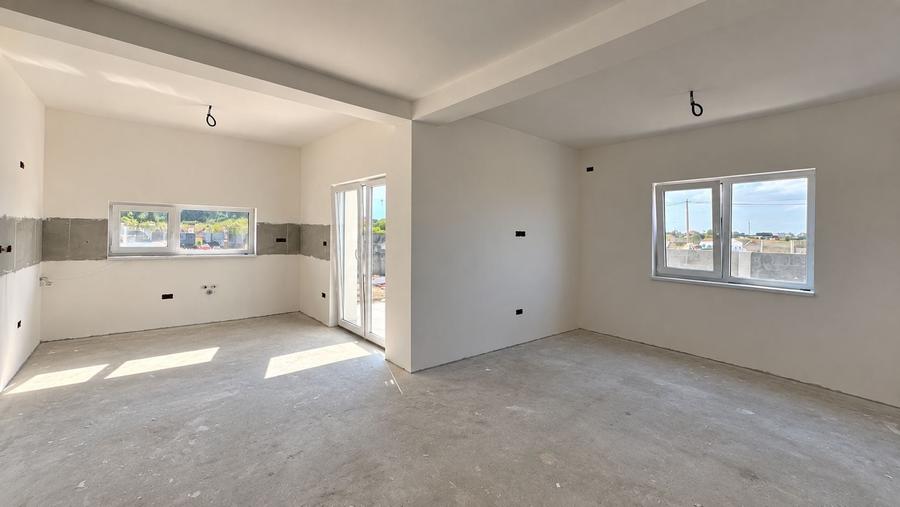 Duplex cu 4 camere cu Canalizare în Moșnița Nouă
