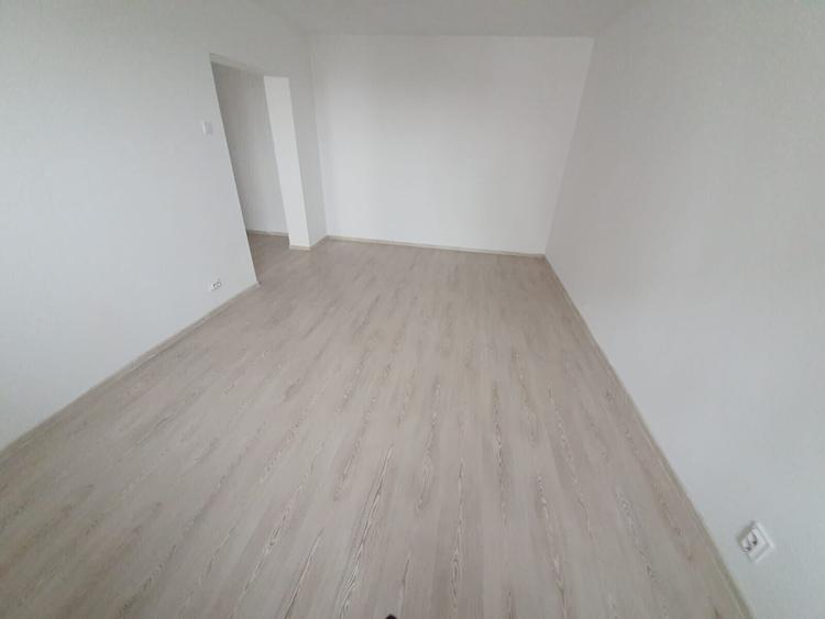 Garsonieră decomandată, mobilată în Decebal