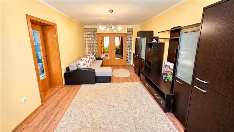 Apartament cu 2 camere decomandat, mobilat în Vest
