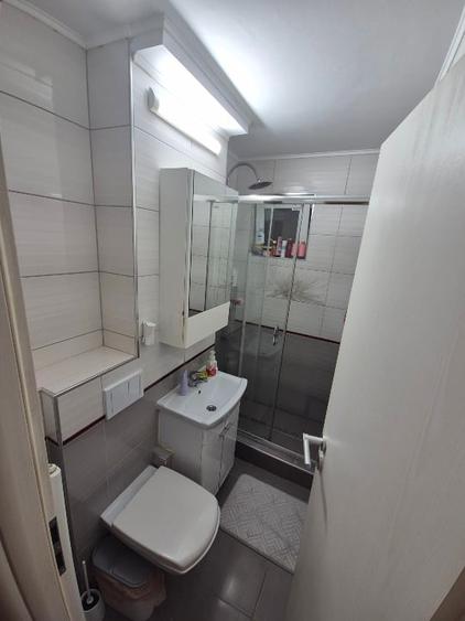 Apartament cu 3 camere decomandat, mobilat în Noua