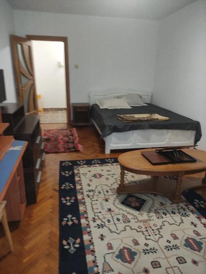 Apartament cu 2 camere decomandat în Rovine
