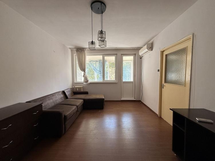 Apartament cu 2 camere semidecomandat, mobilat în 1 Mai