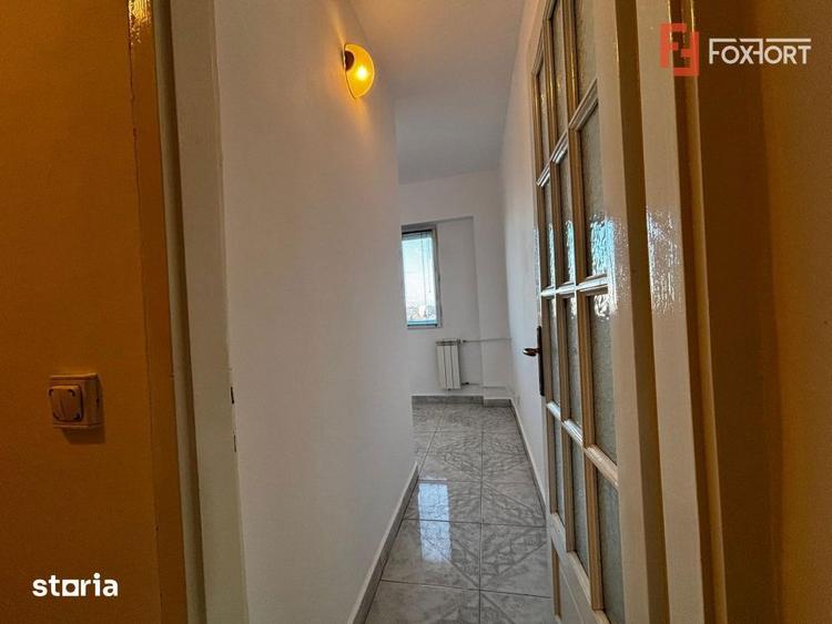 Apartament cu 4 camere decomandat în Intim