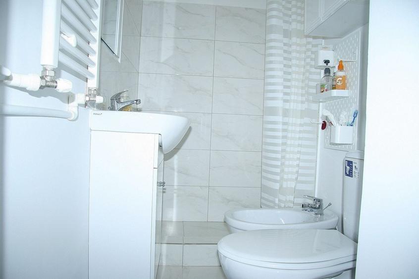 Apartament cu 2 camere semidecomandat, mobilat în Centrul Civic