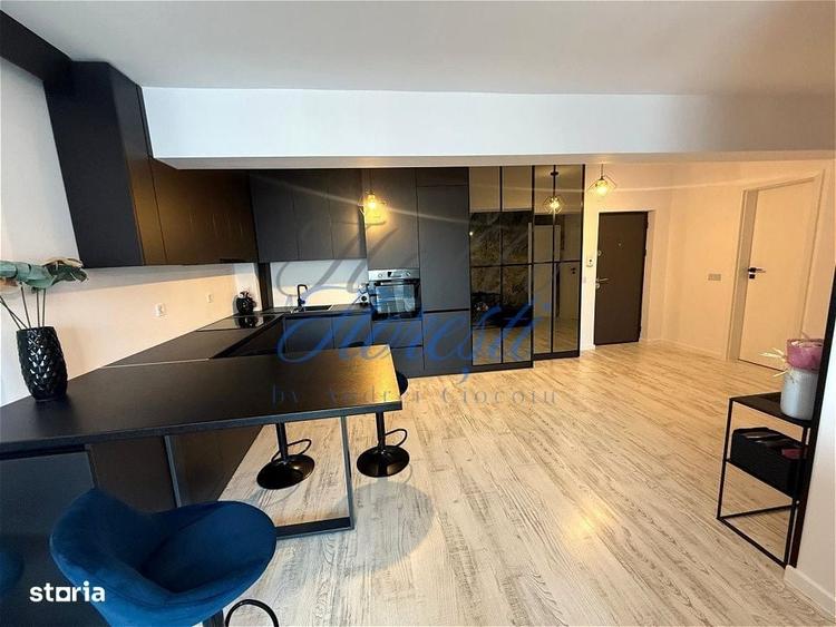 Apartament cu 3 camere semidecomandat, mobilat în Central