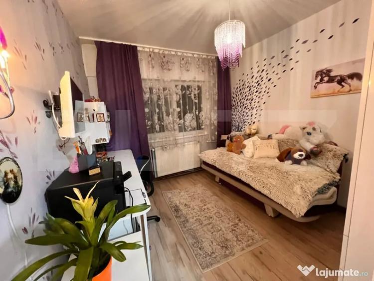 Apartament cu 4 camere decomandat în Central