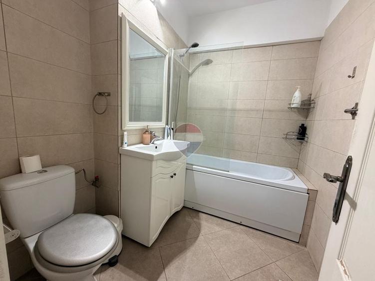 Apartament cu 3 camere decomandat, mobilat în Central