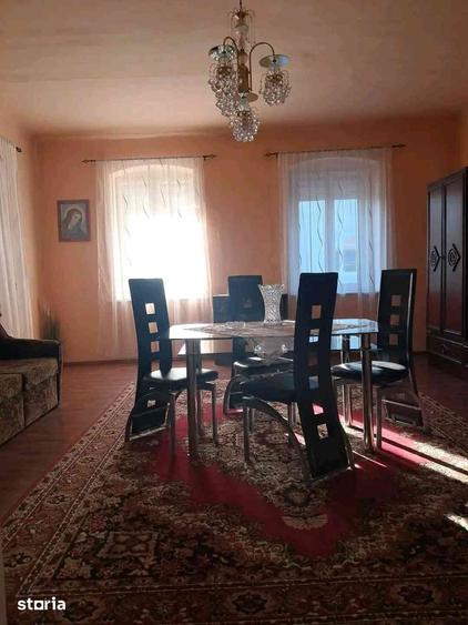 Casă cu 7 camere cu Teren 2500 Mp în Brateiu