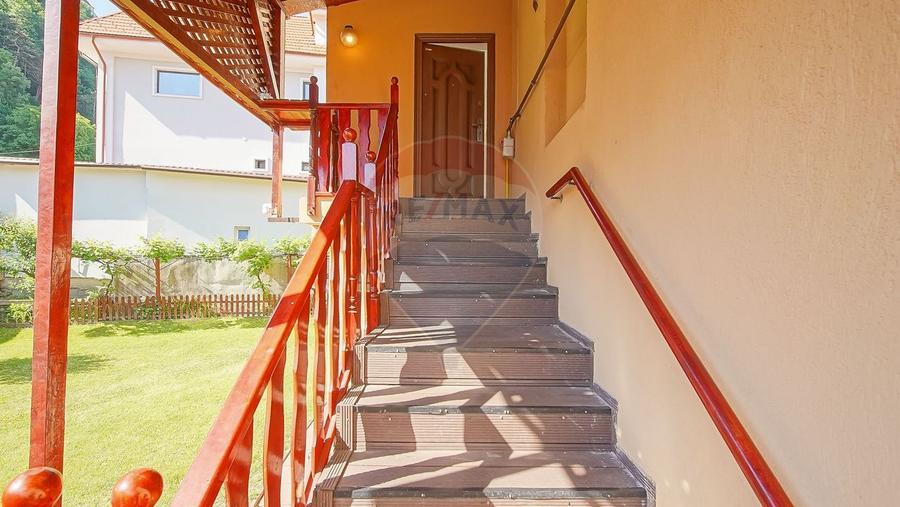 Casă individuală cu 6 camere cu Teren 700 Mp în Ultracentral