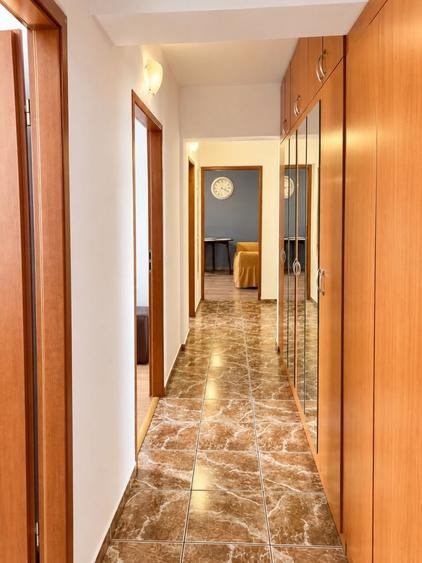 Apartament cu 3 camere decomandat în Republicii