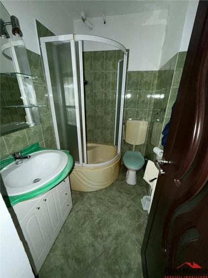 Apartament cu 3 camere decomandat în Sud