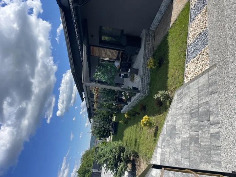 Casă cu 5 camere în Miroslava