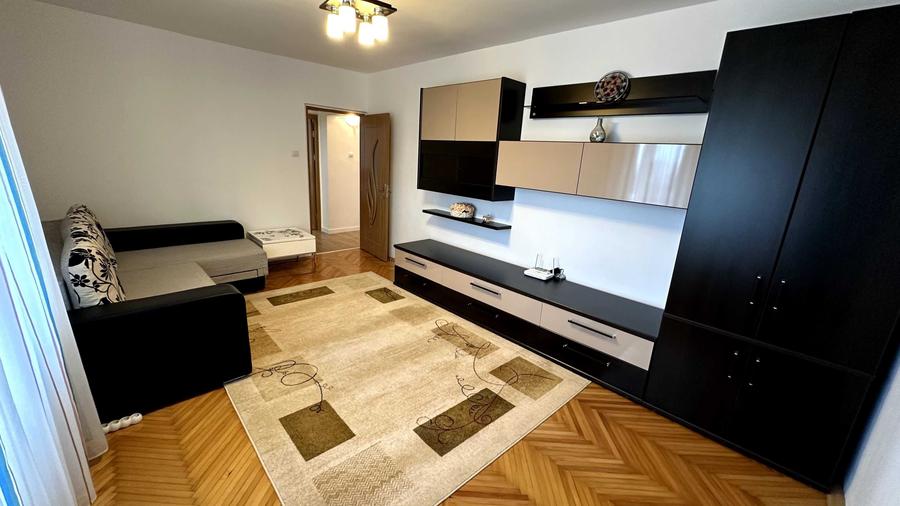 Apartament cu 2 camere decomandat în Pandurilor
