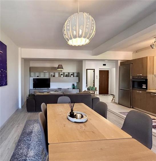 Apartament cu 3 camere decomandat, mobilat în Centrul Civic