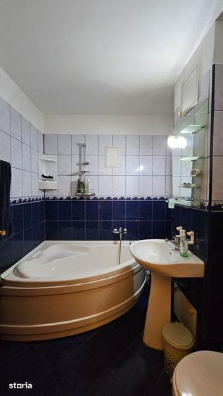 Apartament cu 3 camere decomandat în Calea București